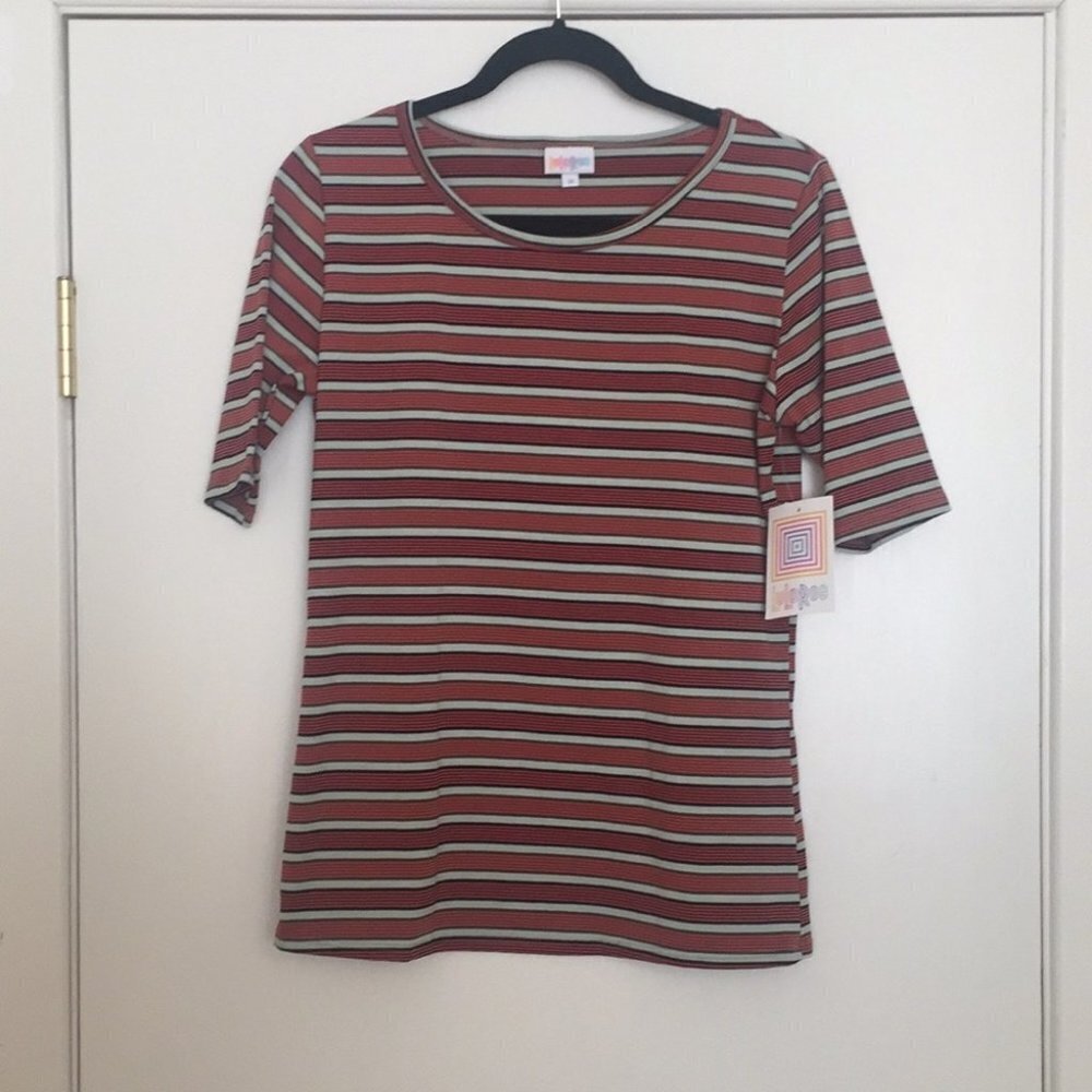 M LuLaRoe Gigi Top B01 1804